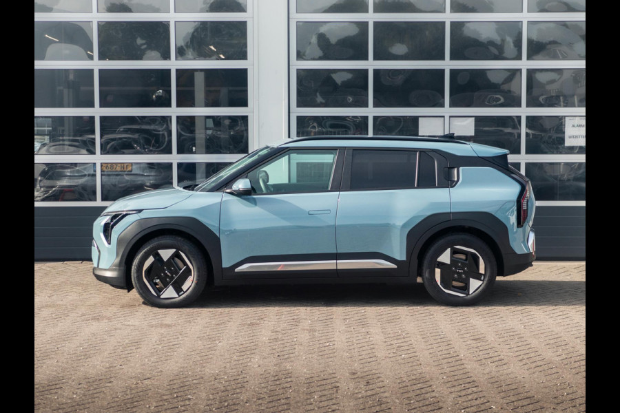 Kia EV3 Plus 81.4 kWh | Uit voorraad leverbaar | 17% Bijtelling | 600km Rijbereik | Navi | 17" | Adapt. Cruise | Clima | PDC | Dakrails | Stoel&Stuurverw. | Priv Glass | BSM