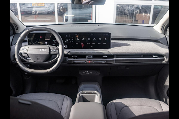 Kia EV3 Plus 81.4 kWh | Uit voorraad leverbaar | 17% Bijtelling | 600km Rijbereik | Navi | 17" | Adapt. Cruise | Clima | PDC | Dakrails | Stoel&Stuurverw. | Priv Glass | BSM