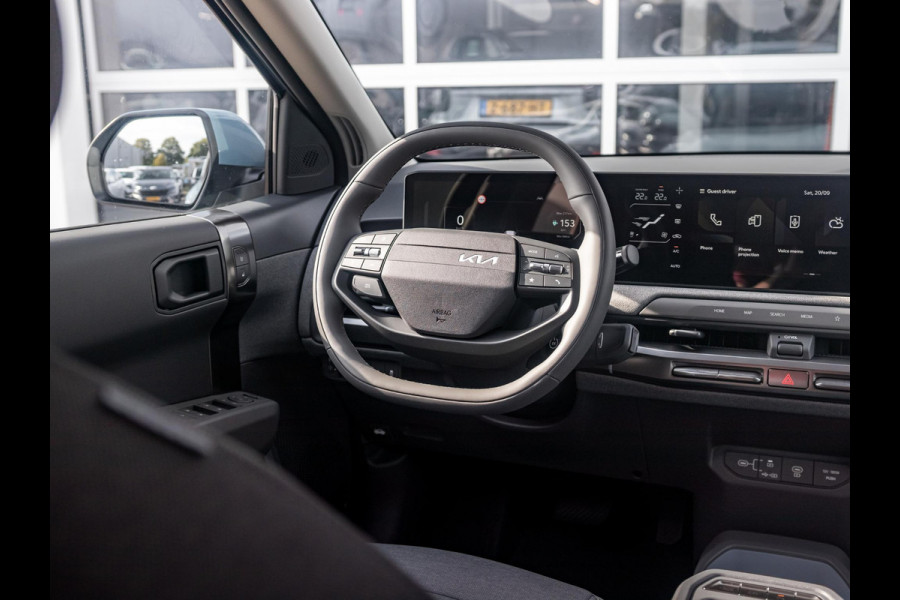 Kia EV3 Plus 81.4 kWh | Uit voorraad leverbaar | 17% Bijtelling | 600km Rijbereik | Navi | 17" | Adapt. Cruise | Clima | PDC | Dakrails | Stoel&Stuurverw. | Priv Glass | BSM