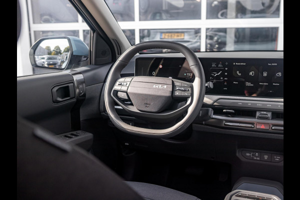 Kia EV3 Plus 81.4 kWh | Uit voorraad leverbaar | 17% Bijtelling | 600km Rijbereik | Navi | 17" | Adapt. Cruise | Clima | PDC | Dakrails | Stoel&Stuurverw. | Priv Glass | BSM