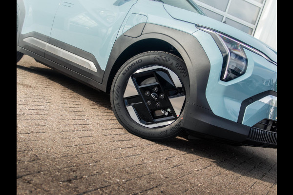 Kia EV3 Plus 81.4 kWh | Uit voorraad leverbaar | 17% Bijtelling | 600km Rijbereik | Navi | 17" | Adapt. Cruise | Clima | PDC | Dakrails | Stoel&Stuurverw. | Priv Glass | BSM