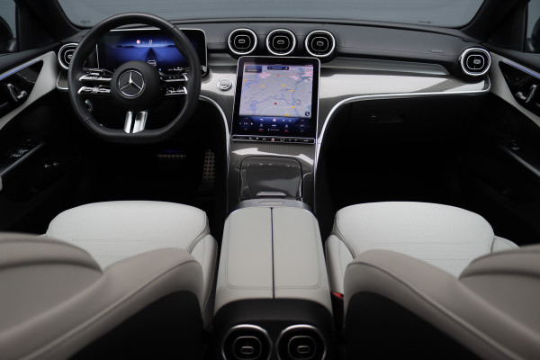 Mercedes-Benz C-Klasse 300 e AMG Line Aut9 | Panoramadak | Memory | Surround Camera | Leder | Trekhaak | Keyless Go | Nightpakket | High Perf. LED |