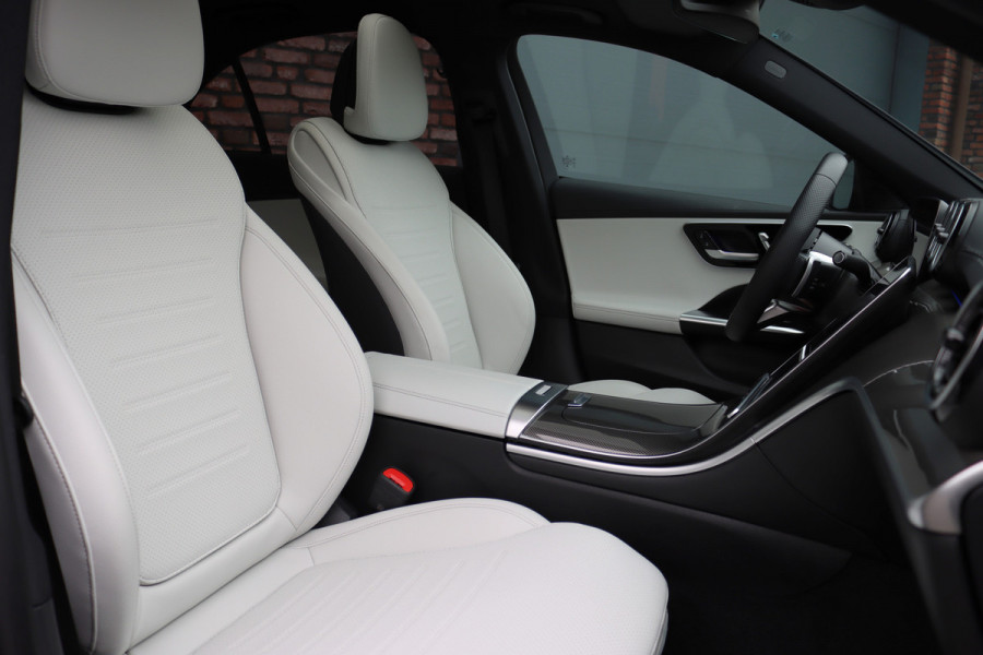 Mercedes-Benz C-Klasse 300 e AMG Line Aut9 | Panoramadak | Memory | Surround Camera | Leder | Trekhaak | Keyless Go | Nightpakket | High Perf. LED |