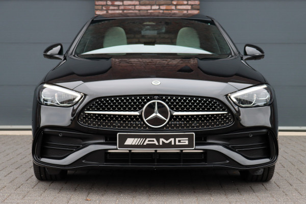 Mercedes-Benz C-Klasse 300 e AMG Line Aut9 | Panoramadak | Memory | Surround Camera | Leder | Trekhaak | Keyless Go | Nightpakket | High Perf. LED |