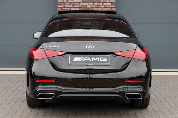 Mercedes-Benz C-Klasse 300 e AMG Line Aut9 | Panoramadak | Memory | Surround Camera | Leder | Trekhaak | Keyless Go | Nightpakket | High Perf. LED |