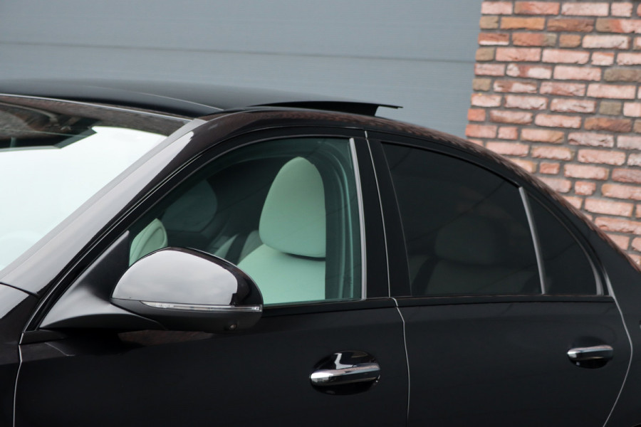 Mercedes-Benz C-Klasse 300 e AMG Line Aut9 | Panoramadak | Memory | Surround Camera | Leder | Trekhaak | Keyless Go | Nightpakket | High Perf. LED |