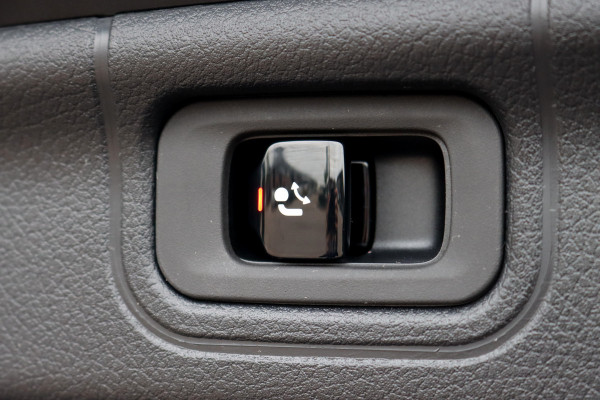 Mercedes-Benz C-Klasse 300 e AMG Line Aut9 | Panoramadak | Memory | Surround Camera | Leder | Trekhaak | Keyless Go | Nightpakket | High Perf. LED |