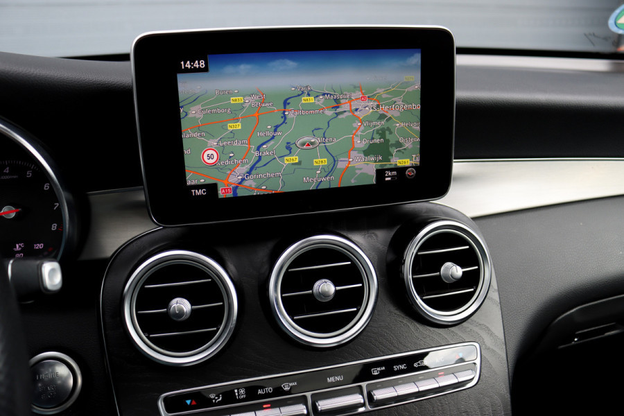 Mercedes-Benz GLC 250 4MATIC Premium Aut9 | Panoramadak | Burmester | Trekhaak | Sfeerverlichting | Surround Camera | Intelligent light System |
