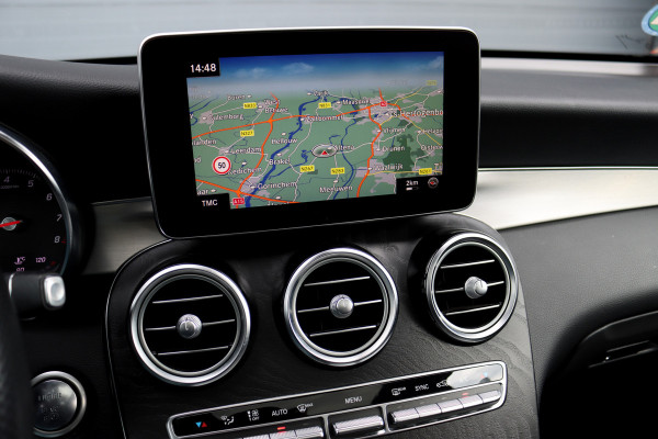 Mercedes-Benz GLC 250 4MATIC Premium Aut9 | Panoramadak | Burmester | Trekhaak | Sfeerverlichting | Surround Camera | Intelligent light System |