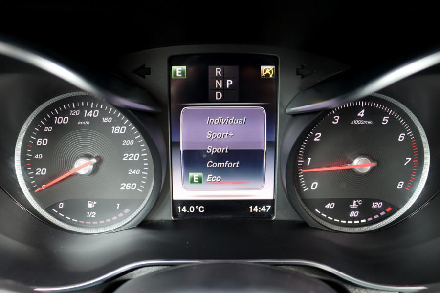 Mercedes-Benz GLC 250 4MATIC Premium Aut9 | Panoramadak | Burmester | Trekhaak | Sfeerverlichting | Surround Camera | Intelligent light System |