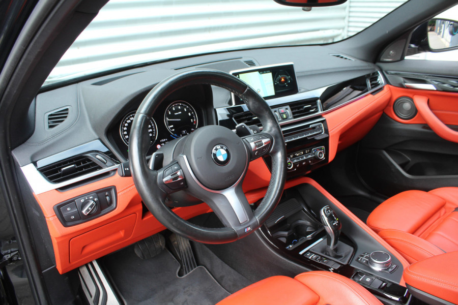BMW X2 sDrive20i High 192pk Executive AUTOMAAT NL-Auto NAP 1e Eigenaar Panoramadak Clima Cruise Navi HUD El. Klep Trekhaak 1800kg