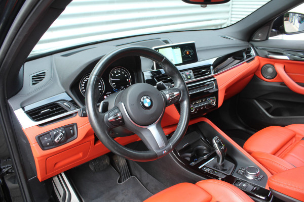 BMW X2 sDrive20i High 192pk Executive AUTOMAAT NL-Auto NAP 1e Eigenaar Panoramadak Clima Cruise Navi HUD El. Klep Trekhaak 1800kg