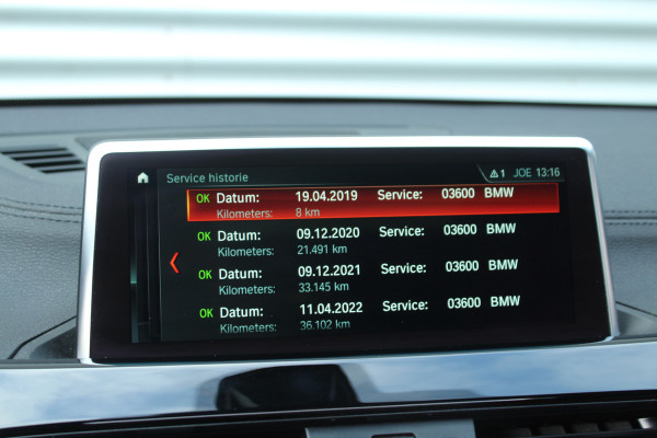 BMW X2 sDrive20i High 192pk Executive AUTOMAAT NL-Auto NAP 1e Eigenaar Panoramadak Clima Cruise Navi HUD El. Klep Trekhaak 1800kg