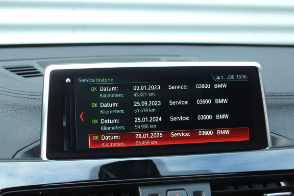 BMW X2 sDrive20i High 192pk Executive AUTOMAAT NL-Auto NAP 1e Eigenaar Panoramadak Clima Cruise Navi HUD El. Klep Trekhaak 1800kg