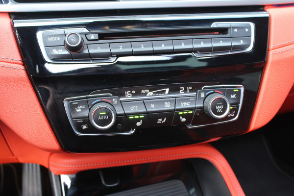 BMW X2 sDrive20i High 192pk Executive AUTOMAAT NL-Auto NAP 1e Eigenaar Panoramadak Clima Cruise Navi HUD El. Klep Trekhaak 1800kg