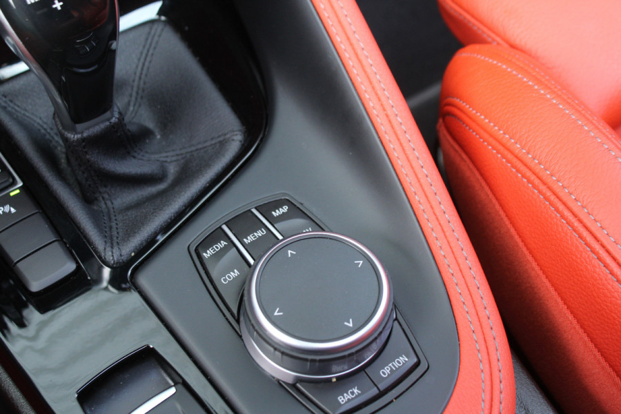 BMW X2 sDrive20i High 192pk Executive AUTOMAAT NL-Auto NAP 1e Eigenaar Panoramadak Clima Cruise Navi HUD El. Klep Trekhaak 1800kg