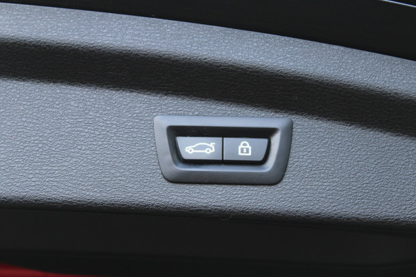 BMW X2 sDrive20i High 192pk Executive AUTOMAAT NL-Auto NAP 1e Eigenaar Panoramadak Clima Cruise Navi HUD El. Klep Trekhaak 1800kg