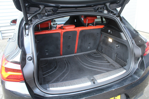 BMW X2 sDrive20i High 192pk Executive AUTOMAAT NL-Auto NAP 1e Eigenaar Panoramadak Clima Cruise Navi HUD El. Klep Trekhaak 1800kg