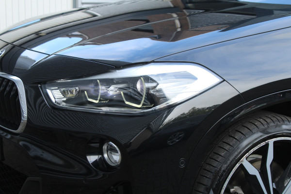 BMW X2 sDrive20i High 192pk Executive AUTOMAAT NL-Auto NAP 1e Eigenaar Panoramadak Clima Cruise Navi HUD El. Klep Trekhaak 1800kg