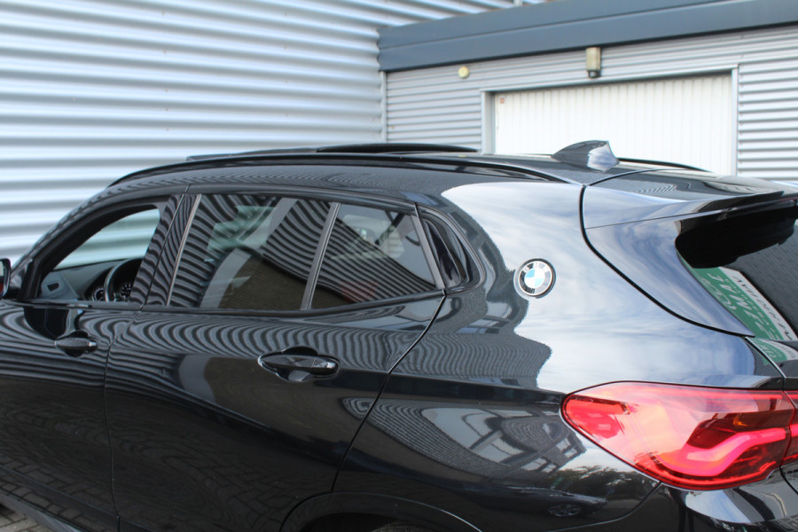 BMW X2 sDrive20i High 192pk Executive AUTOMAAT NL-Auto NAP 1e Eigenaar Panoramadak Clima Cruise Navi HUD El. Klep Trekhaak 1800kg