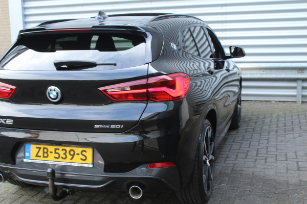 BMW X2 sDrive20i High 192pk Executive AUTOMAAT NL-Auto NAP 1e Eigenaar Panoramadak Clima Cruise Navi HUD El. Klep Trekhaak 1800kg