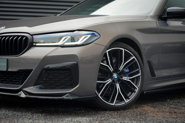 BMW 5 Serie 530i High Executive Edition / M-Sport / Laser / M-Stoelen / Schuifdak / Adaptive Cruise BMW 5 Serie 530i High Executive Edition / M-Sport / Laser / M-Stoelen / Schuifdak / Adaptive Cruise