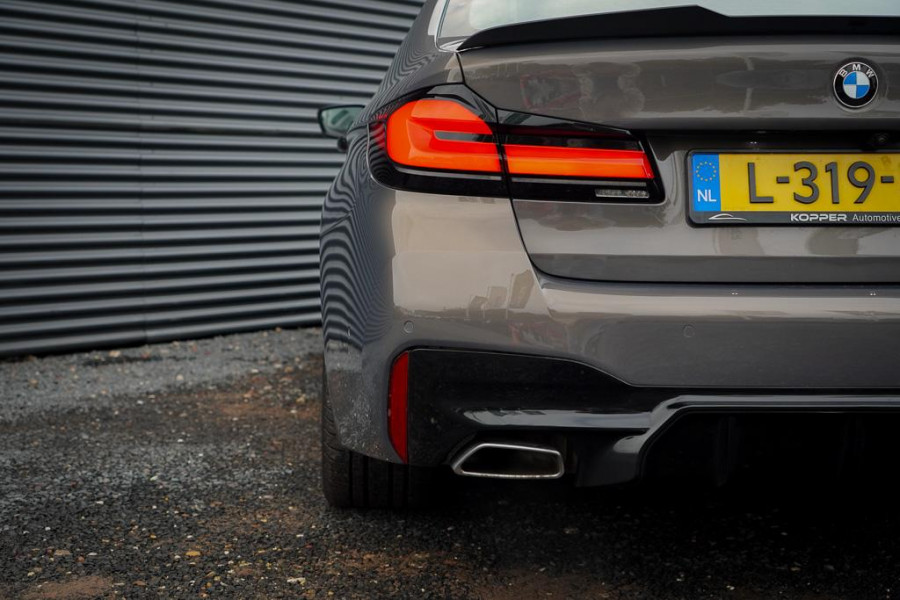BMW 5 Serie 530i High Executive Edition / M-Sport / Laser / M-Stoelen / Schuifdak / Adaptive Cruise BMW 5 Serie 530i High Executive Edition / M-Sport / Laser / M-Stoelen / Schuifdak / Adaptive Cruise