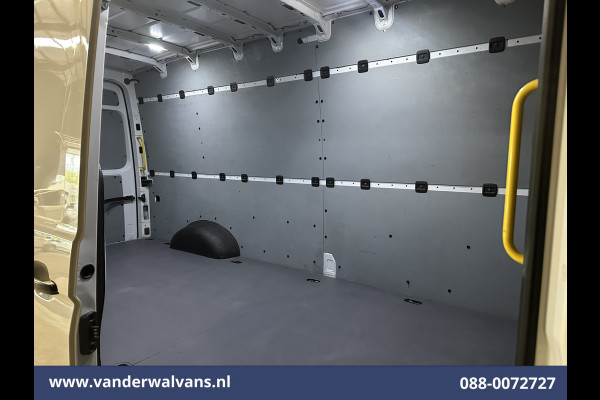 Volkswagen Crafter 2.0 TDI 140 pk L4H3 L3H2 Euro6 ** Airco | 3000kg trekhaak | Cruisecontrol | Parkeersensoren Bijrijdersbank