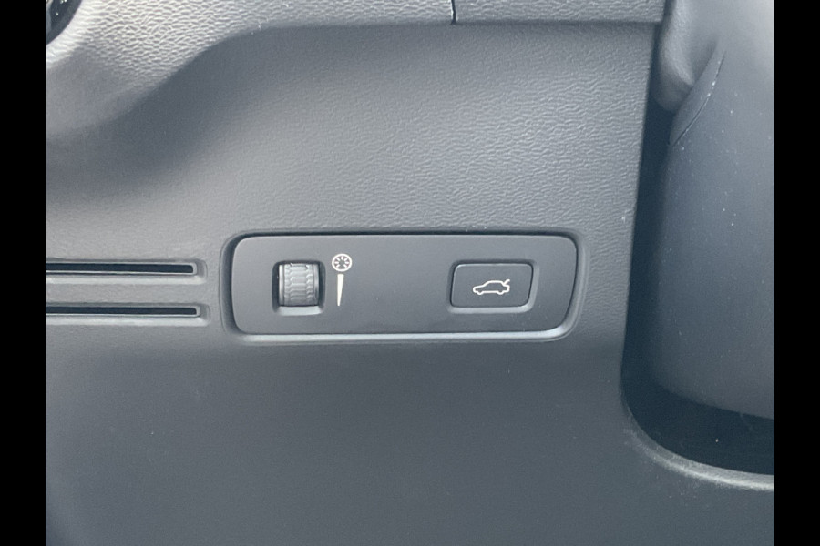 Volvo XC40 2.0 B4 Inscription Leder Keyless Carplay Stoelverw Elek.Klep Camera Led NL-Auto!