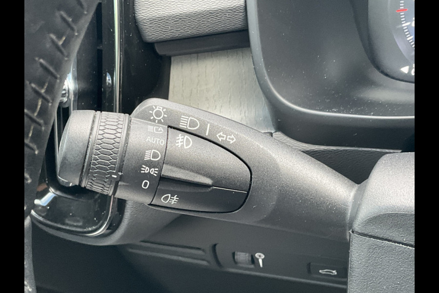 Volvo XC40 2.0 B4 Inscription Leder Keyless Carplay Stoelverw Elek.Klep Camera Led NL-Auto!