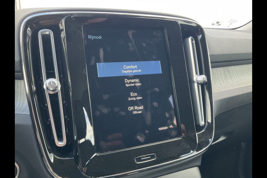 Volvo XC40 2.0 B4 Inscription Leder Keyless Carplay Stoelverw Elek.Klep Camera Led NL-Auto!