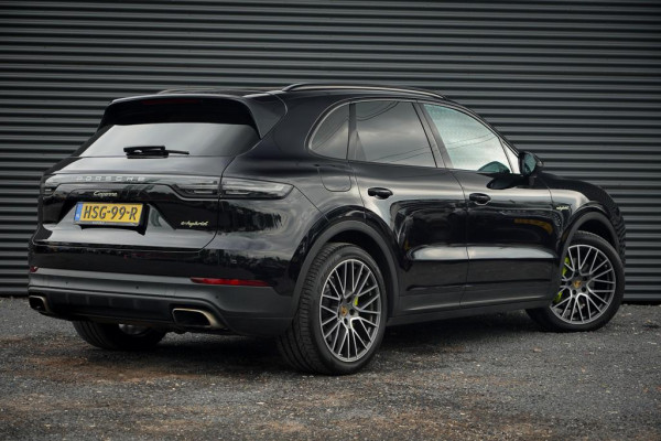 Porsche Cayenne 3.0 E-Hybrid / Pano / Massage / Trekhaak / Luchtvering / Rear Seat Entertainment