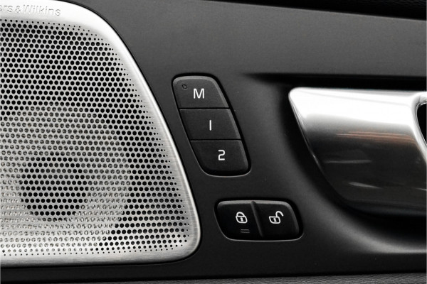 Volvo XC60 B5 Ultimate Bright Pano B&W Trekhaak HUD