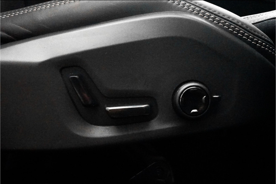 Volvo XC60 B5 Ultimate Bright Pano B&W Trekhaak HUD