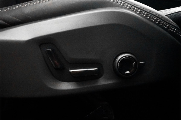 Volvo XC60 B5 Ultimate Bright Pano B&W Trekhaak HUD