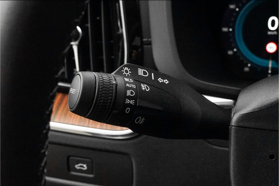 Volvo XC60 B5 Ultimate Bright Pano B&W Trekhaak HUD
