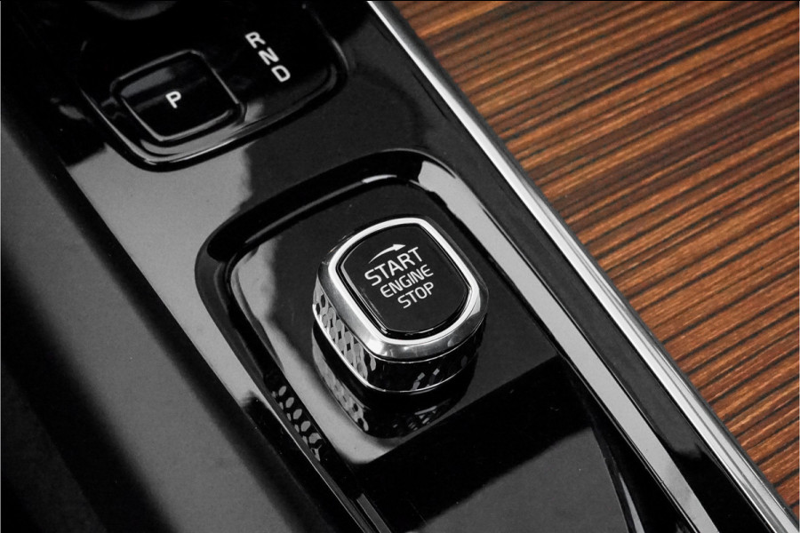 Volvo XC60 B5 Ultimate Bright Pano B&W Trekhaak HUD