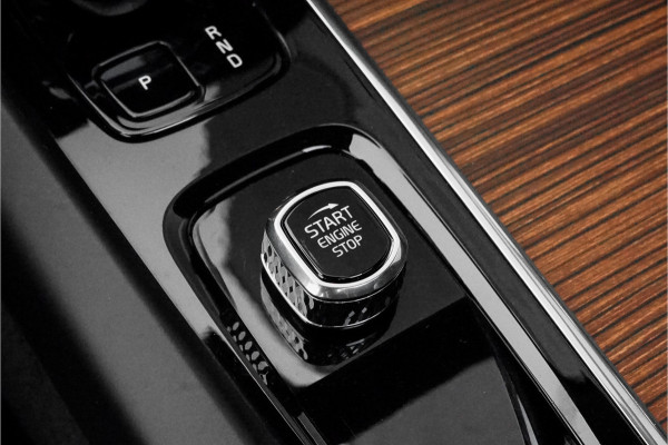 Volvo XC60 B5 Ultimate Bright Pano B&W Trekhaak HUD