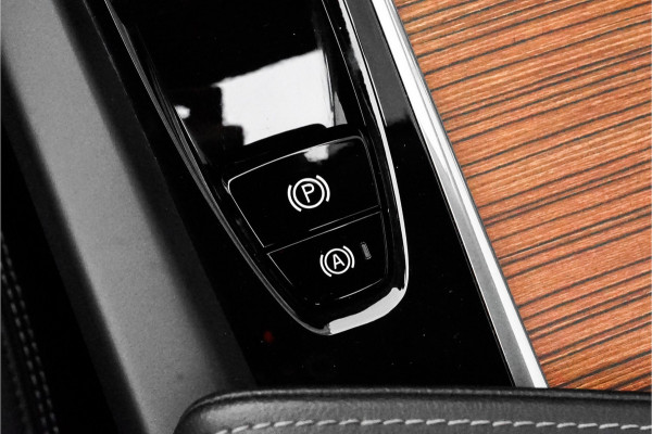 Volvo XC60 B5 Ultimate Bright Pano B&W Trekhaak HUD