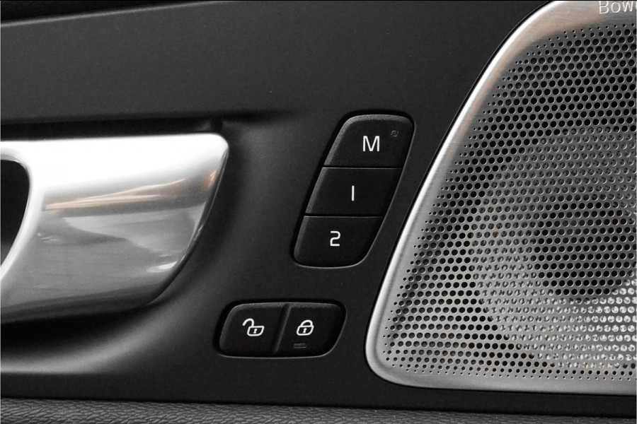 Volvo XC60 B5 Ultimate Bright Pano B&W Trekhaak HUD