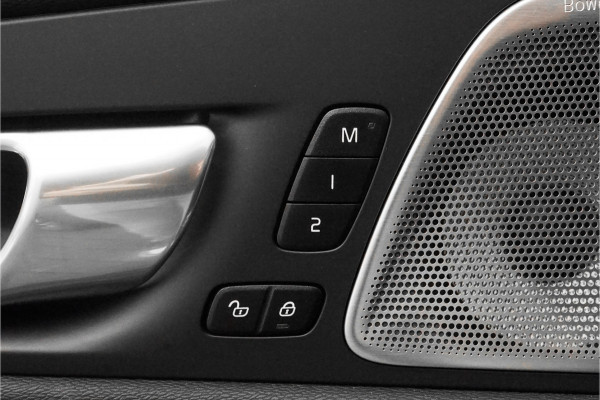 Volvo XC60 B5 Ultimate Bright Pano B&W Trekhaak HUD