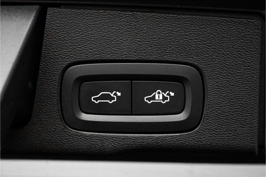 Volvo XC60 B5 Ultimate Bright Pano B&W Trekhaak HUD