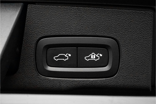 Volvo XC60 B5 Ultimate Bright Pano B&W Trekhaak HUD