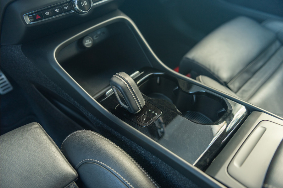 Volvo XC40 P8 Aut. R-Design Leder Navigatie 408pk