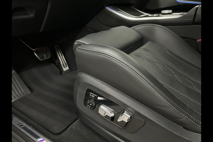 BMW X5 50e M-Performance Seats | *7x Op Voorraad* | Achterasbesturing | Carbon | Pano | M-Pro | 360 Cam. | ACC | Soft-Close | Ventilati Leder-Individual | Head-Up | 4-Zone Clima | 22 inch | 2x Memory | Trekhaak | Harman-Kardon | Beker-Clima | Stoelverwarming V+A | Stuurverwarming | M-Gordels | Parfumering | Glaspook | ISO-Glas | Zonwering |
