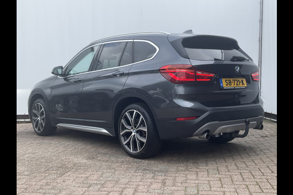 BMW X1 sDrive20i Corporate Lease High Executive Pano Trekhaak HUD Leer Led Elek.Klep Voll.Onderhouden!
