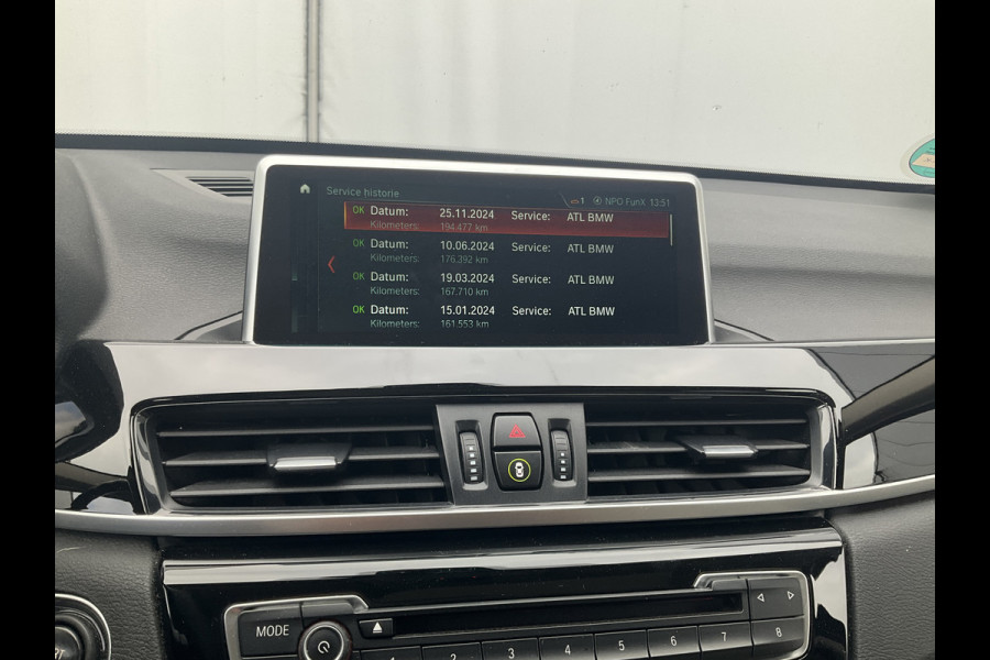 BMW X1 sDrive20i Corporate Lease High Executive Pano Trekhaak HUD Leer Led Elek.Klep Voll.Onderhouden!
