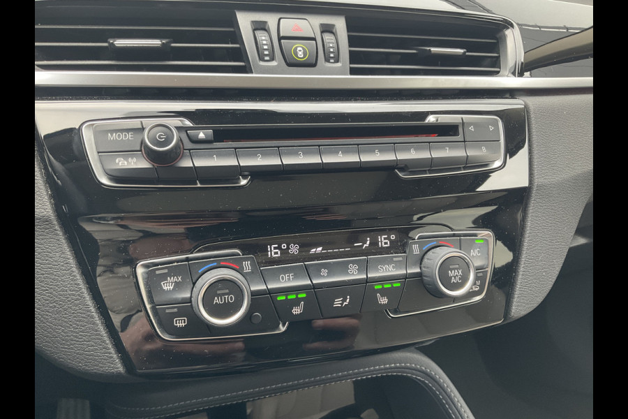 BMW X1 sDrive20i Corporate Lease High Executive Pano Trekhaak HUD Leer Led Elek.Klep Voll.Onderhouden!