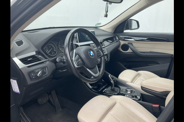 BMW X1 sDrive20i Corporate Lease High Executive Pano Trekhaak HUD Leer Led Elek.Klep Voll.Onderhouden!
