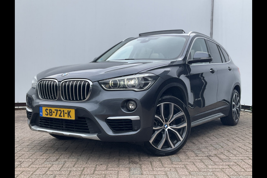 BMW X1 sDrive20i Corporate Lease High Executive Pano Trekhaak HUD Leer Led Elek.Klep Voll.Onderhouden!